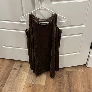 Cold shoulder velvet top